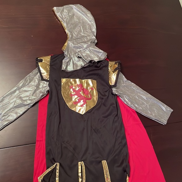 Boy’s knights/crusaders Halloween costume - Picture 9 of 10
